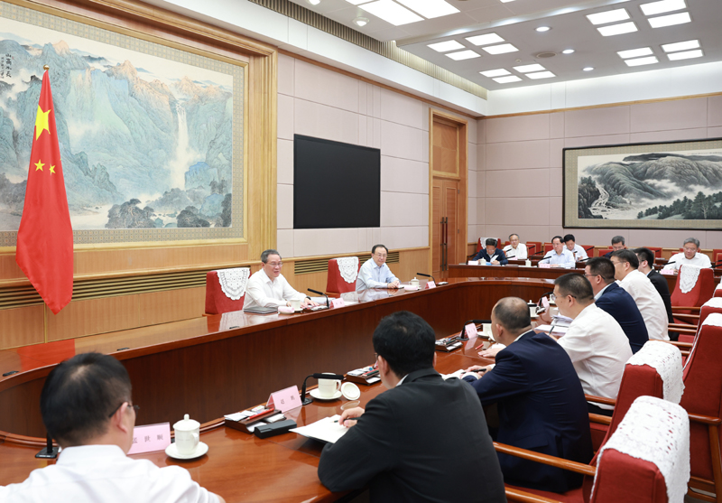 李强主持召开经济形势专家和企业家座谈会「相关图片」
