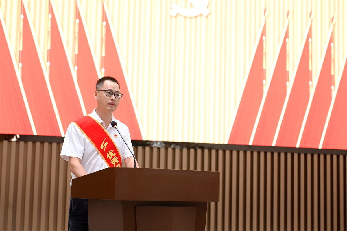 先进个人代表发言.jpg